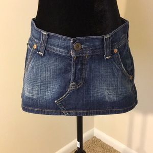 Levi’s skirt.